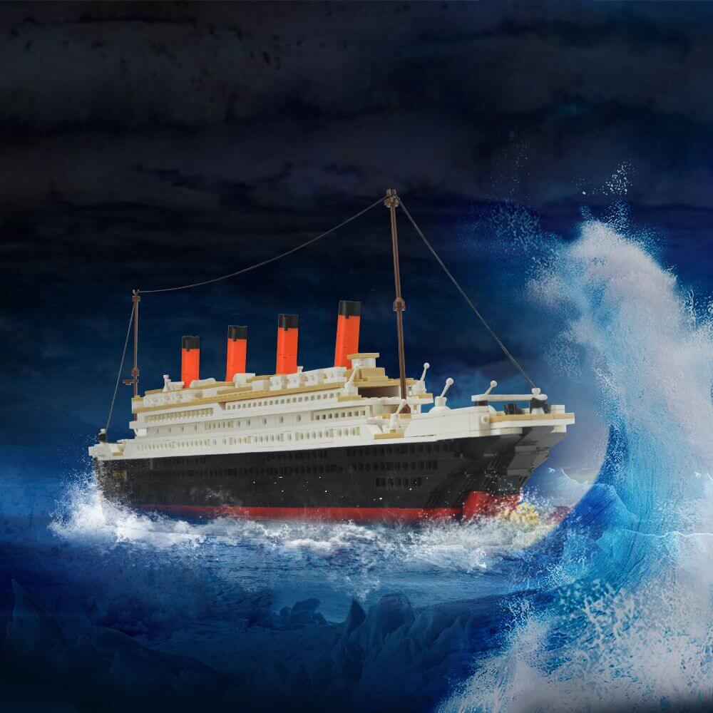 R.M.S Titanic Building Block Kit 1021 Pieces Bricks